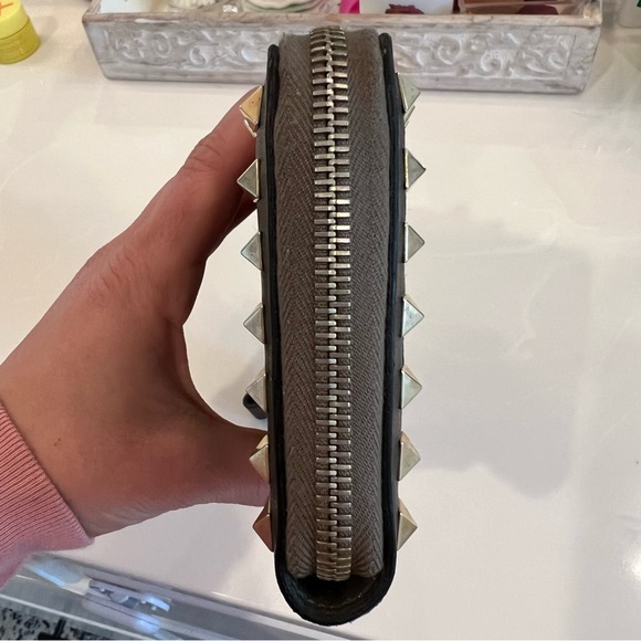 VALENTINO GARAVANI RockStud Camouflage Green Wallet - Picture 16 of 16